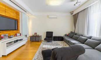 Imagem 2: Casa no Le Parc, 04 Suítes, 04 Vagas, Quintal, Piscina, Tingui, Curitiba