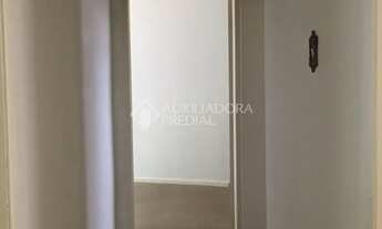 Imagem 3: Amplo apartamento de três quartos frente na Rua General Neto, desocupado