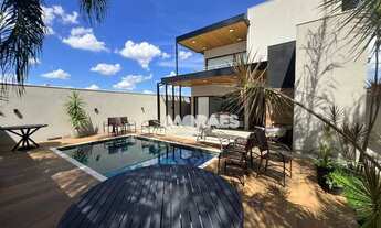 Imagem 2: Casa em Condomínio Fechado com 3 suítes, 2 vagas, à venda, a/c 230 m² por R$ 1.720.000 - R