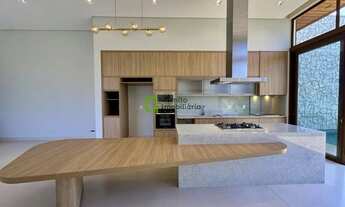 Imagem: Casa com 4 suítes, energia fotovoltaica