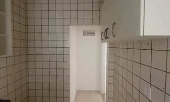 Imagem 2: 2 quartos, 1 banheiro, 1 lance escada