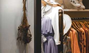 Imagem: Loja de roupa feminina, alto padrão, bem