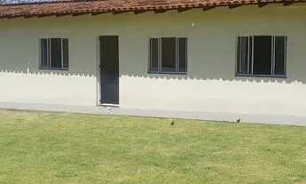 Imagem: Casa perto da praia com quintal amplo em