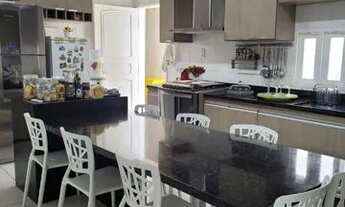 Imagem 3: Casa em rua pública