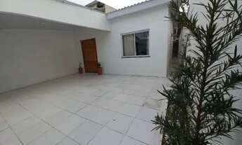 Imagem 4: Casa espaçosa em Flores, 3 quartos com suíte, pronta pra morar