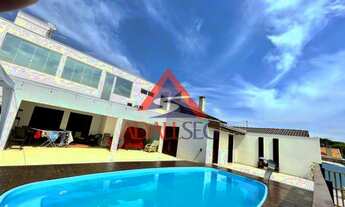 Imagem 2: Casa para venda tem 497 metros quadrados com 6 quartos