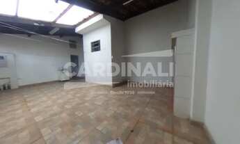 Imagem 2: Casa com 2 suítes e garagem coberta em ótima localização