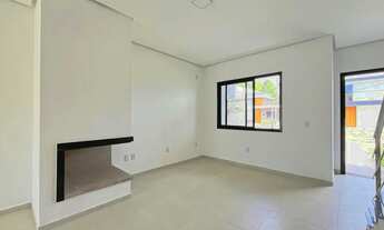 Imagem 2: Casa em Porto Alegre, no bairro Hípica, com 3 dormitório(s), e 3 banheiros, à venda