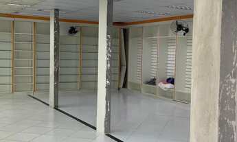 Imagem 2: Calçada, 200m2, mais mezaninos, lojas