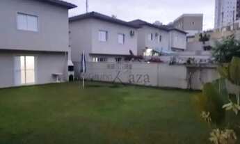 Imagem 3: Sobrado para venda possui 247 metros quadrados com 3 quartos em Urbanova - São José dos Ca