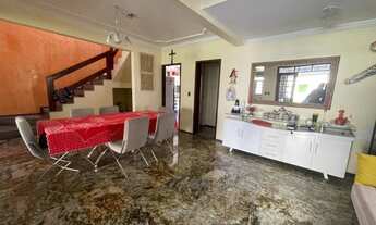 Imagem 7: Casa para venda possui 371 metros quadrados com 4 quartos