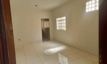 Imagem 2: Aluguel em Araguari Mg, casa 3 quartos, suíte. Tratar com Antônio (34)32414635