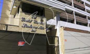 Imagem 2: Excelente localização, com 03 quartos (Sendo 01 suíte,02 com armários), sala, wc social, c