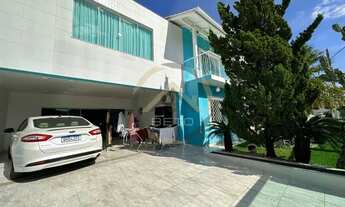 Imagem 2: Linda Casa no Centro da Palhoça - Finamente Mobiliada - Com fundos para área verde