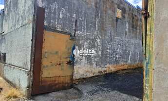 Imagem 3: Casa comercial disponível para venda no bairro Osvaldo Rezende em Uberlândia - MG