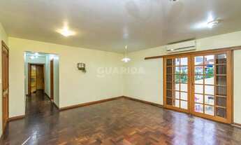 Imagem 3: Casa Residencial com pátio, 3 dormitórios, mobiliada, 2 vagas de garagem cobertas, no Bair