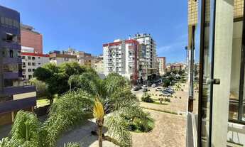 Imagem 7: Oportunidade com sacada de frente para a rua!