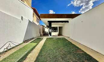 Imagem: Casa com 3 Quartos e 2 banheiros à Venda