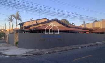 Imagem 3: Ótima casa com edícula para locação e venda no bairro Parque São Domingos, em Pindamonhang