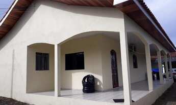 Imagem: Casa com 3 quartos, sala, cozinha e área