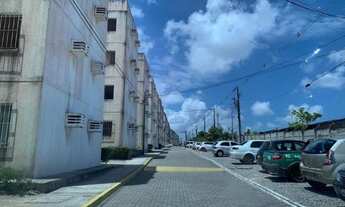 Imagem 2: Apto 55 metros , 2 banheiros , condomínio com piscina ,Yapoatan repasse 130 mil