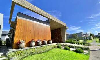 Imagem 2: Casa imponente em condomínio de alto padrão com acesso a lagoa