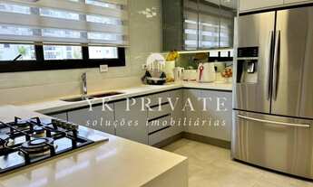 Imagem 6: Apto mobiliado 212m²; 3 Dormitórios.; 3 suítes; 5 banheiros; 3 vagas + depósito. Reformado