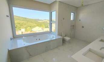 Imagem: Casa Recém - Construída, sendo 4 suítes