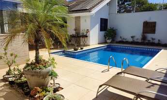 Imagem 2: Linda casa em terreno inteiro na Zona 08 rua paralela a Av. Gastão