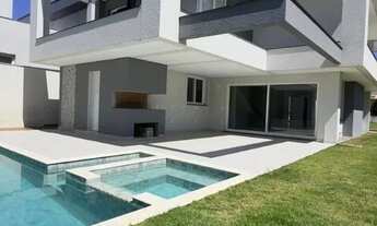 Imagem 8: Belíssima casa de alto padrão com 4 suítes + piscina em Condomínio nos Ingleses!