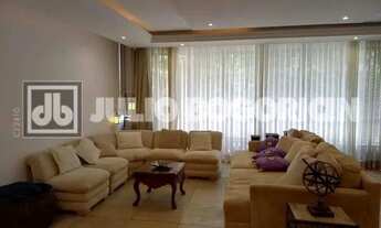 Imagem 2: APARTAMENTO À VENDA EM COPACABANA - REFORMADO - FRENTE - 195M² - 3 SUÍTES - VAGA