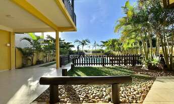 Imagem 6: Luxuosa Residência à Beira-Mar: Vista Deslumbrante e Conforto