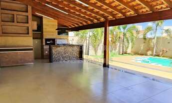 Imagem 6: Casa assobradada no condomínio Damha I com suite, sacada nos quartos e quintal rico em det