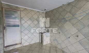 Imagem 3: ALUGO excelente casa térrea na vila Cecilia, com 02 dormitórios, sala, cozinha com armário