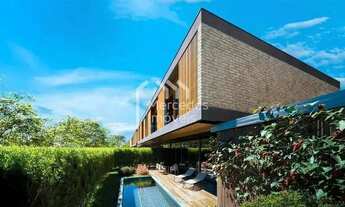 Imagem: Casa com 4 suítes a 120m da praia à venda