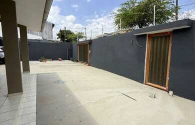 Imagem 2: 720m² (16x45) | 330m² Construídos | 3 Quartos (1 Suíte) | Piscina