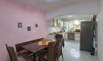 Imagem 6: Casa Espaçosa com 4 Dormitórios no Bairro Salgado Filho