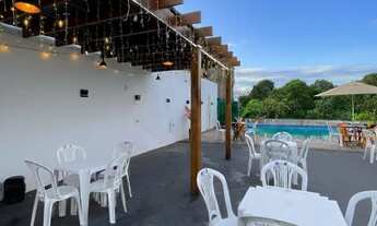 Imagem 2: Espaço de eventos com piscina