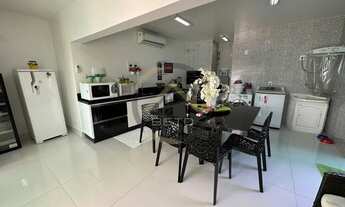 Imagem 4: Linda Casa no Centro da Palhoça - Finamente Mobiliada - Com fundos para área verde