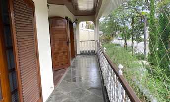 Imagem 4: Casa de condomínio para venda possui 380 metros quadrados com 3 quartos