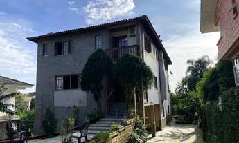 Imagem: Casa em Estilo Colonial em Condomínio Fechado