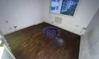 Imagem 6: Apartamento composto por 2 quartos mais reversível e vaga de garagem