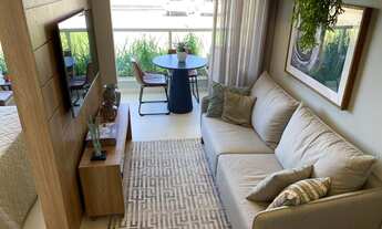 Imagem: Quarto e sala com varanda em frente a praia