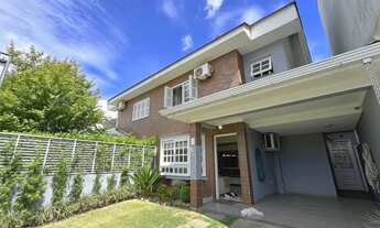 Imagem: Sobrado, localizado em frente à Praça