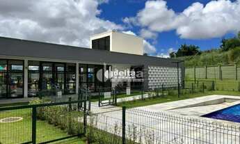 Imagem 3: Terreno no condomínio disponível para venda no bairro Granja Marileusa em Uberlândia-MG