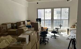 Imagem 7: Conjunto comercial em prédio moderno