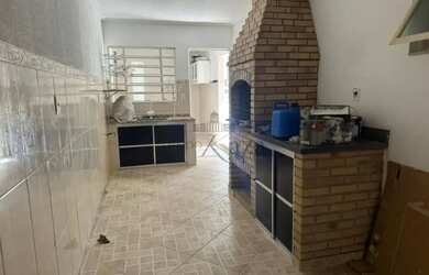 Imagem 5: Imóvel para aluguel tem 223 metros quadrados com 3 quartos