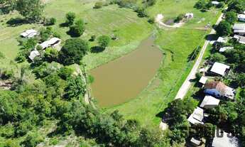 Imagem 5: Propriedade com 1,8ha, 2 casas, galpão, piscina e açude em Triunfo