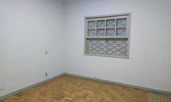 Imagem 2: Casa para venda com 300m2 em área nobre de Esquina