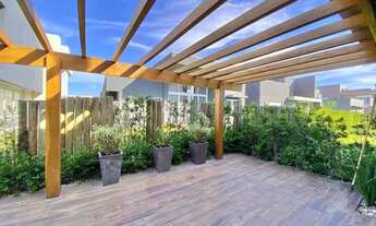 Imagem 6: Casa imponente em condomínio de alto padrão com acesso a lagoa